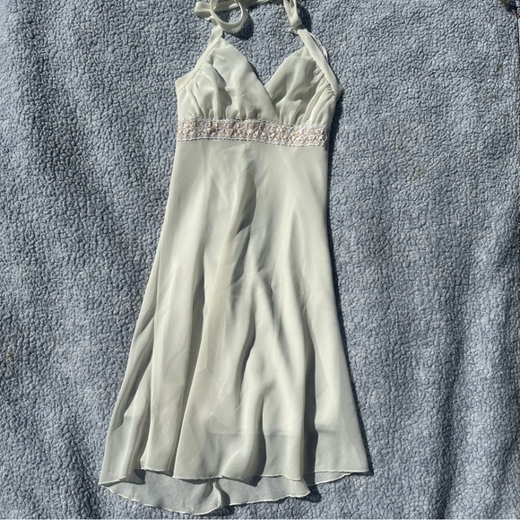 White Flowy Mid-length Dress with Sequence and Lace Detailing - Size Medium - Picture 2 of 13